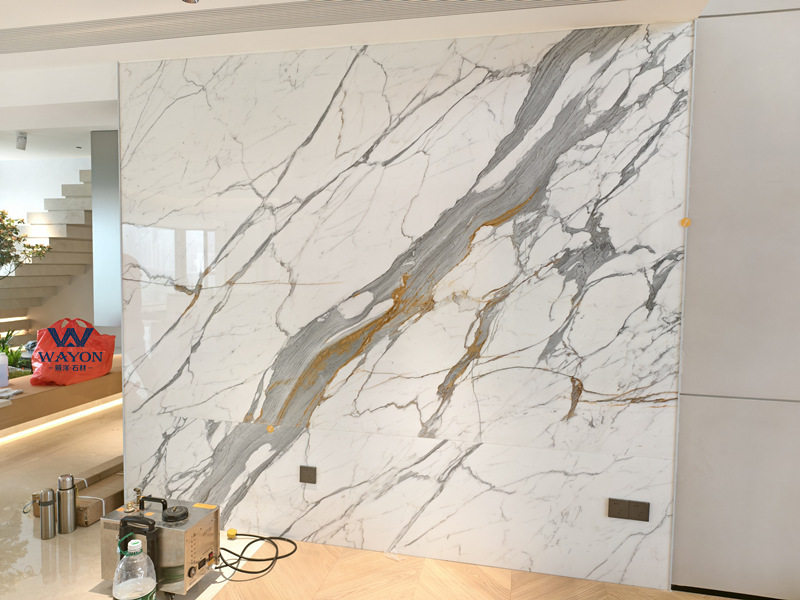 Акцентная стена из белого мрамора Foshan Agile Carrara